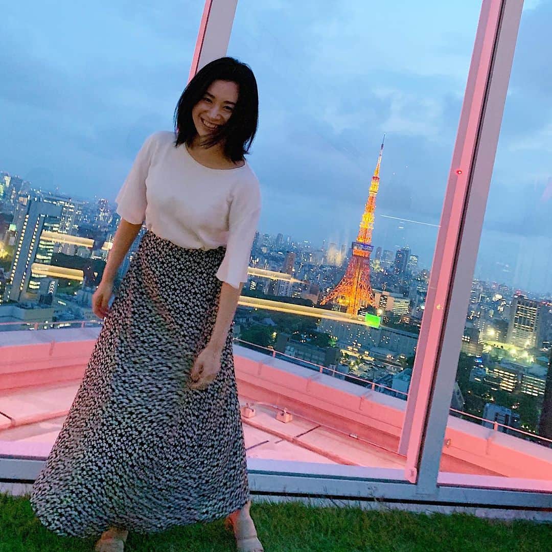 鈴木芳奈のインスタグラム：「綺麗な東京タワーにうっとり。 東京にいるんだなぁ〜わたし。 あの日思い描いた毎日を今、生きている。 おやすみ  #東京タワー #tokyotower #tokyo #actress #gn」