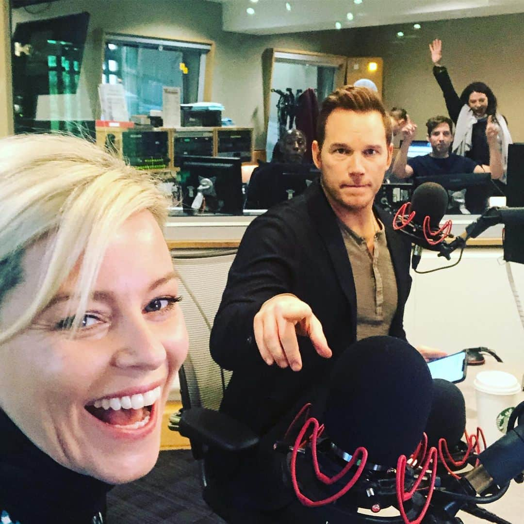 エリザベス・バンクスさんのインスタグラム写真 - (エリザベス・バンクスInstagram)「Happy birthday @prattprattpratt」6月22日 0時41分 - elizabethbanks