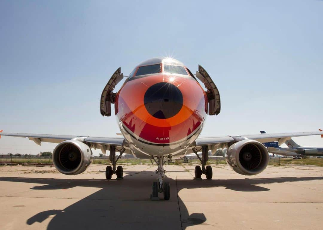 アメリカン航空さんのインスタグラム写真 - (アメリカン航空Instagram)「Felt cute. Might delete later. ⠀⠀⠀⠀⠀⠀⠀⠀⠀ ⠀⠀⠀⠀⠀⠀⠀⠀⠀ #NationalSelfieDay #PacificSouthwestAirlines #HeritageAircraft #AmericanAirlines #AmericanAir #Smile」6月22日 0時52分 - americanair