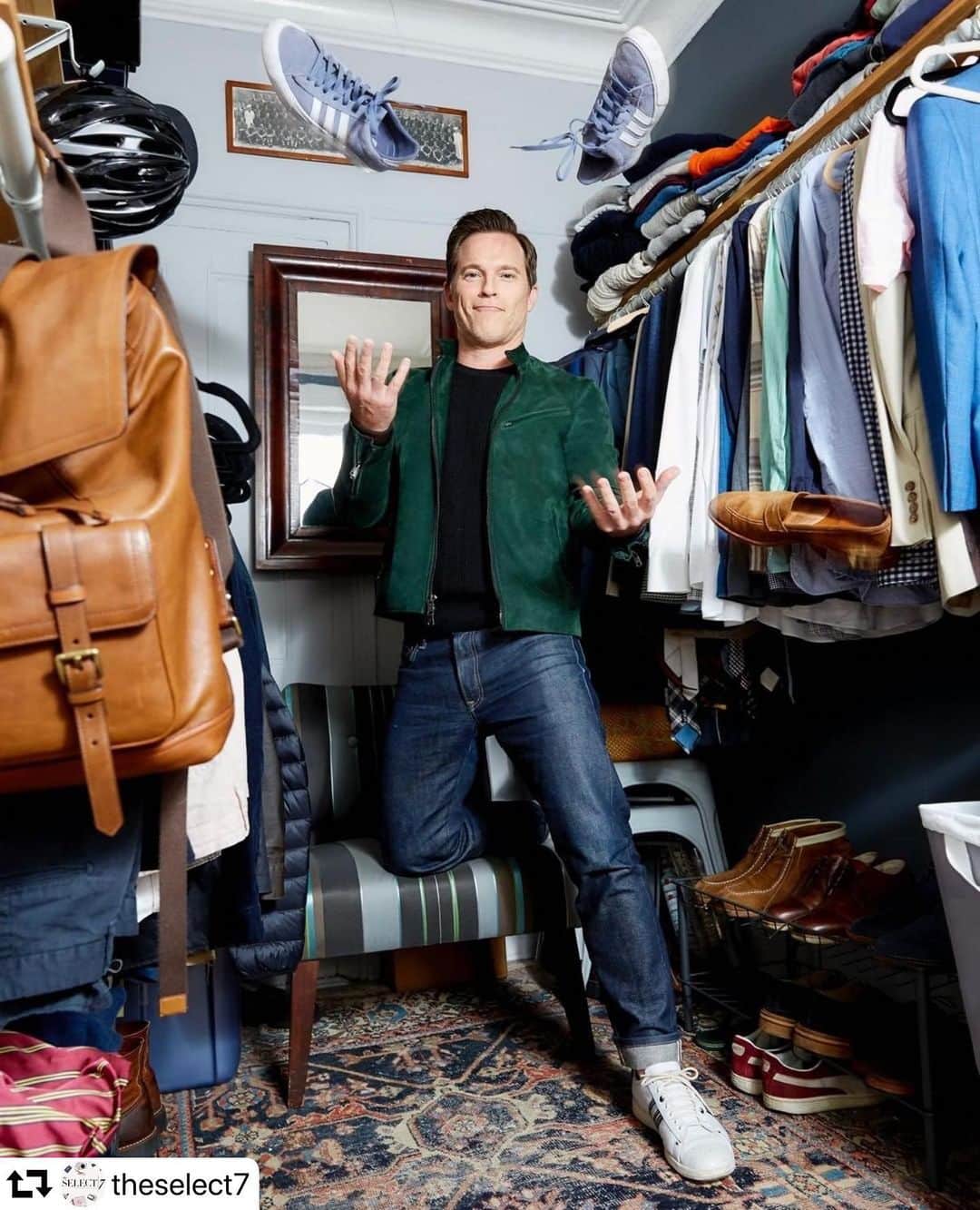 マイケル・ドイルのインスタグラム：「I won’t go in the closet for anyone...except @theselect7 😜🌈❤️ #repost @theselect7 ・・・ PLAYING DRESS UP | No matter what role he’s playing, @themikedoyle never misses the opportunity to sport his signature style. #fridayfashion #fridaySELECT #onepersonsevendays #theselectguest  #mikedoyle #sellbymovie #theselect7 #linkinbio // 📸 by @daphneyoureephotography for @theselect7 //﻿」