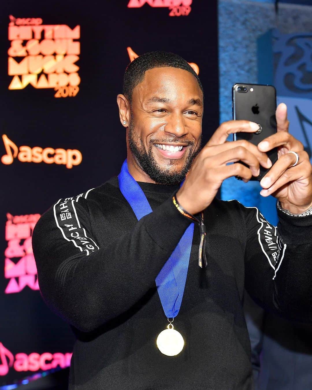 ASCAPさんのインスタグラム写真 - (ASCAPInstagram)「When you get on stage & wanna Instagram it.. swipe left for the video! Congrats @therealtank on your #ASCAPUrban 🏆 for “When We”」6月22日 0時47分 - ascap