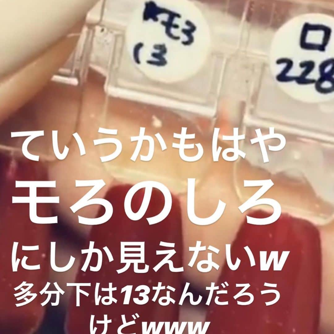 AIKAさんのインスタグラム写真 - (AIKAInstagram)「NEW NAIL💅🏼♥️ . 今回手はベースがアイボリーに 薬指だけクリアにキラキラ✨ . フットはオレンジぽいミラーに 3Dで模様つけたりラメいれたり ランダムにキラキラしてみた♡ . ネイル上手いだけじゃなくて いつも楽しい環境与えてくれる @baliage_bob だいちゅき❤ . . . #ネイル #nail #ミラーネイル #ラメネイル #新宿ネイルサロン #深夜営業ネイルサロン」6月22日 0時50分 - aika_honmono