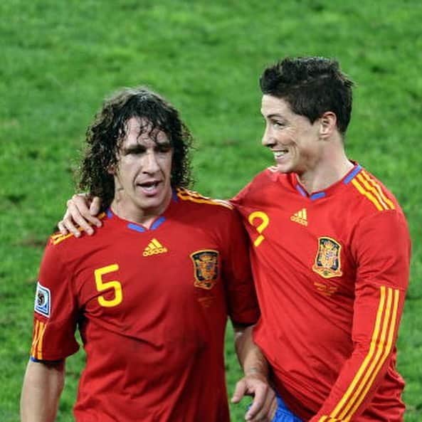 カルレス・プジョルのインスタグラム：「Lo he pasado mal contra ti, pero sobre todo te he disfrutado cuando hemos defendido la misma camiseta. Puedes estar orgulloso de la carrera que has tenido, te deseo lo mejor en esta nueva etapa, amigo.  Although I struggled against you, over all I enjoyed the times when we shared the same t-shirt. You can be proud of the career you had, I wish you the best in your new stage my friend.」