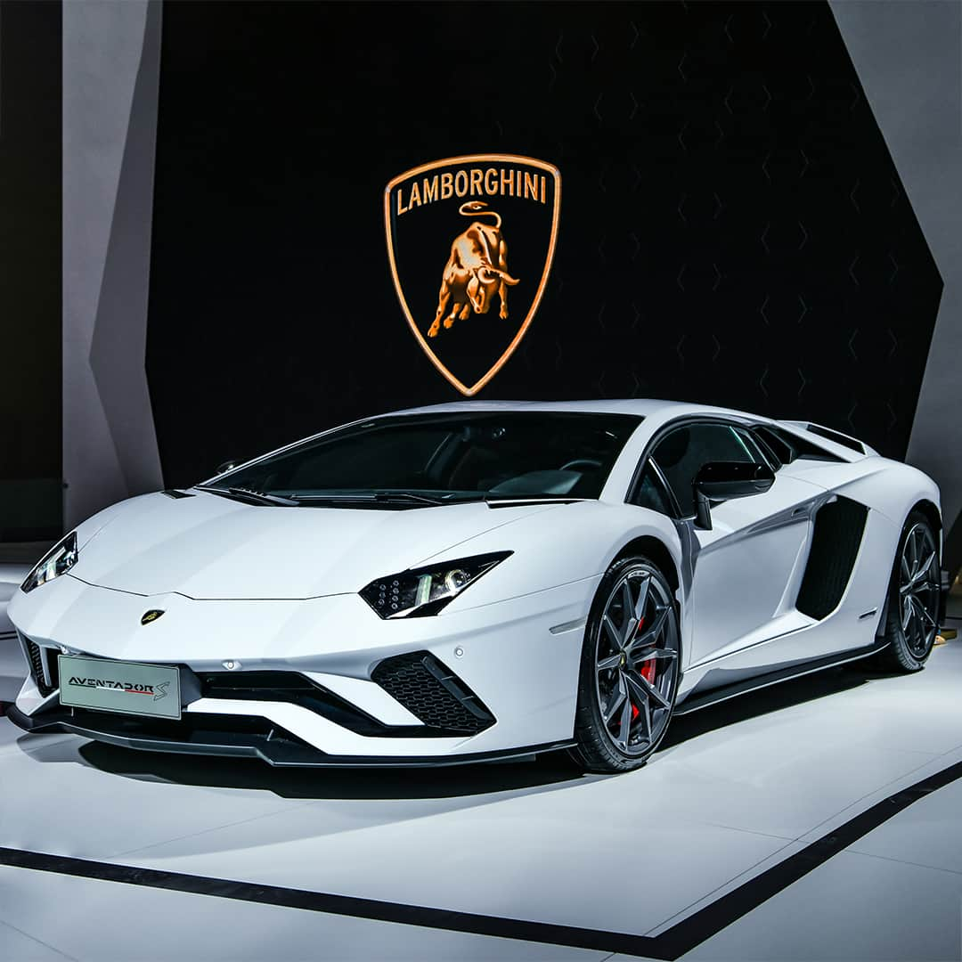 ランボルギーニさんのインスタグラム写真 - (ランボルギーニInstagram)「Attitude, style, performance. That’s the combination we brought to the 2019 Shenzhen-Hong Kong-Macao International Auto Show with our full product lineup.  #Lamborghini #AventadorS #HuracanEVOSpyder #Urus #SinceWeMadeItPossible #EveryDayAmplified」6月22日 1時00分 - lamborghini