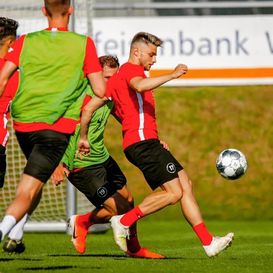 モーリス・ムルトハウプのインスタグラム：「Getting ready for the season @fch_1846 ⚽️🔥☀️ #hard #work #pays #off」