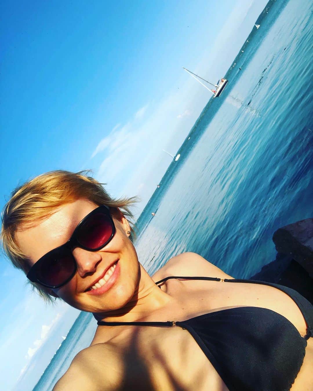 アンドレア・オズヴァルトさんのインスタグラム写真 - (アンドレア・オズヴァルトInstagram)「#Balaton ❤️ #bikini #summer #sunshine #estate #nyár #holiday #relax #happy #selfie」6月22日 1時52分 - andreaosvart