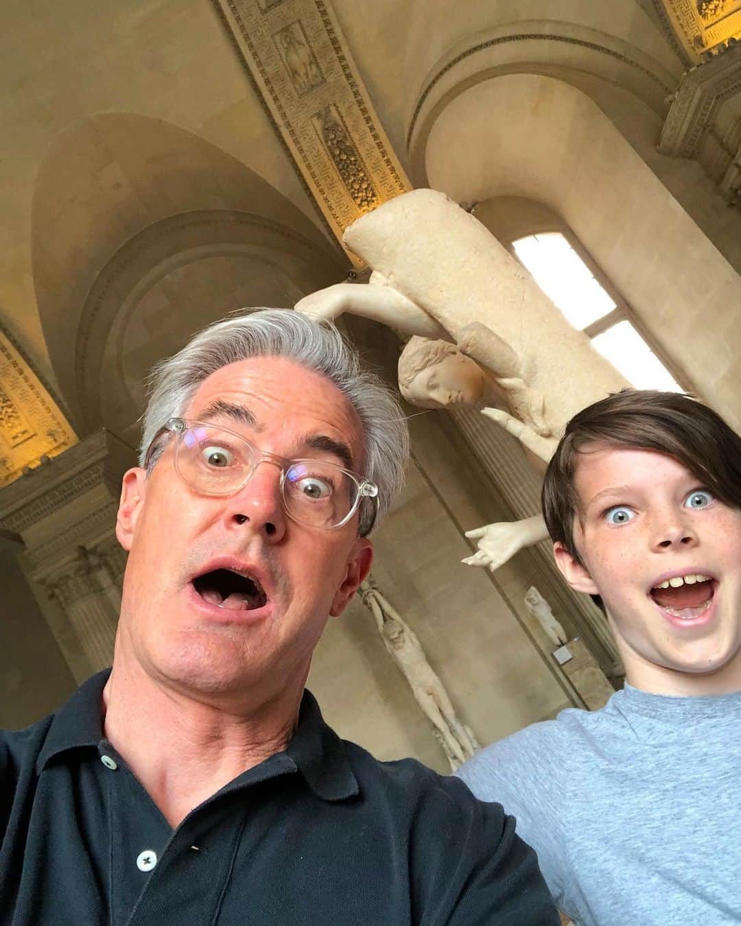 カイル・マクラクランさんのインスタグラム写真 - (カイル・マクラクランInstagram)「A chip off the ol’ marble block! #Louvre #NationalSelfieDay」6月22日 2時01分 - kyle_maclachlan