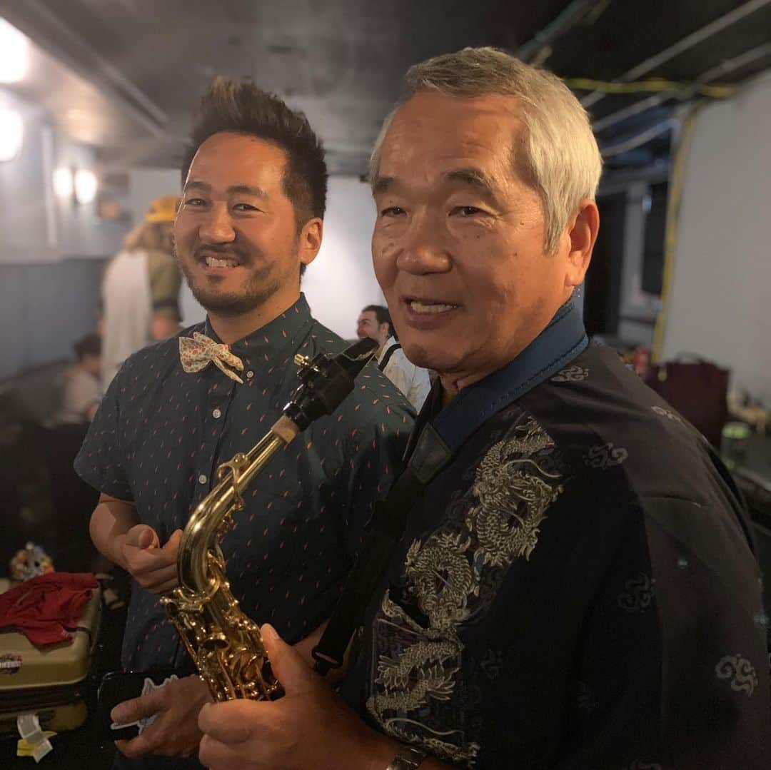 Kishi Bashiさんのインスタグラム写真 - (Kishi BashiInstagram)「Thank you Boston! My dad’s been playing for 8 years, and this is the first time we’ve performed together ☺️. I am so lucky to have atypical Asian parents who allowed me to follow my dreams and go into music. Thank you otosan okaasan! (And thank you Boston and DC for giving my dad some 👏🏼). Nice pics @talltalltrees @jd5427」6月22日 1時57分 - kishi_bashi