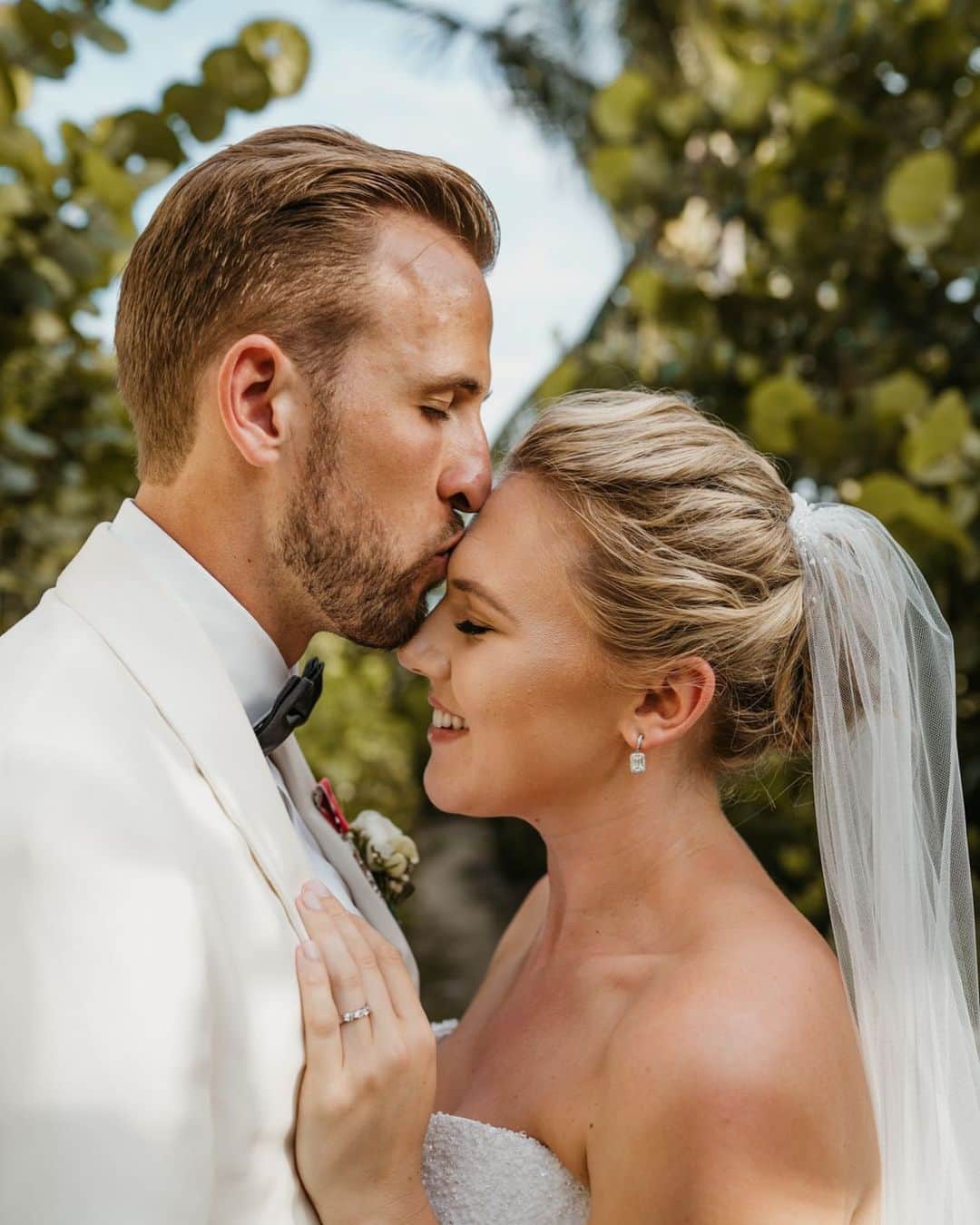 ハリー・ケインのインスタグラム：「Finally got to marry my Best Friend! I love you @kategoodersxx 👰🏼💖😍」