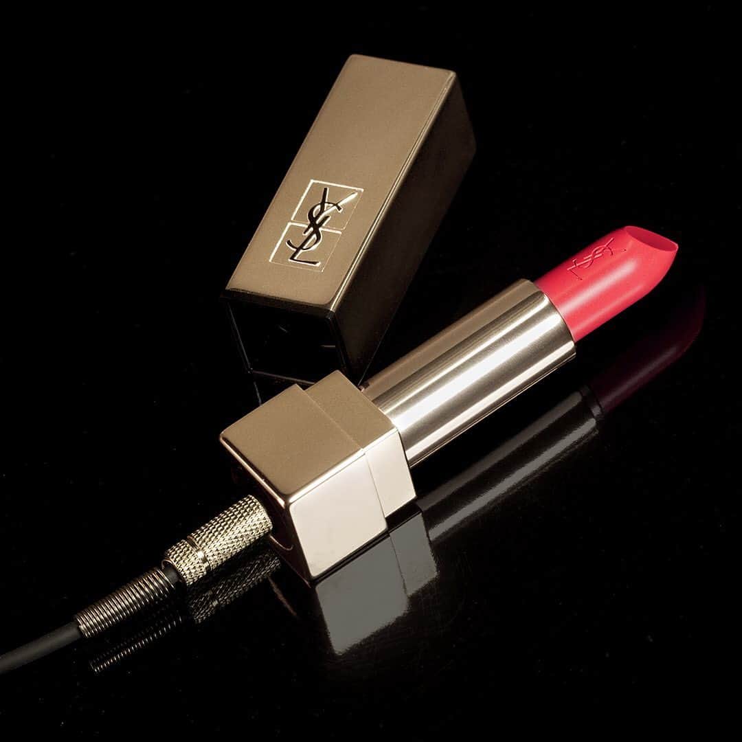 Yves Saint Laurent Beautyさんのインスタグラム写真 - (Yves Saint Laurent BeautyInstagram)「Lip colours unplugged.... ROUGE PUR COUTURE in N°23 CORAIL POÉTIQUE #yslbeauty #rougepurcouture #fetedelamusique」6月22日 2時04分 - yslbeauty