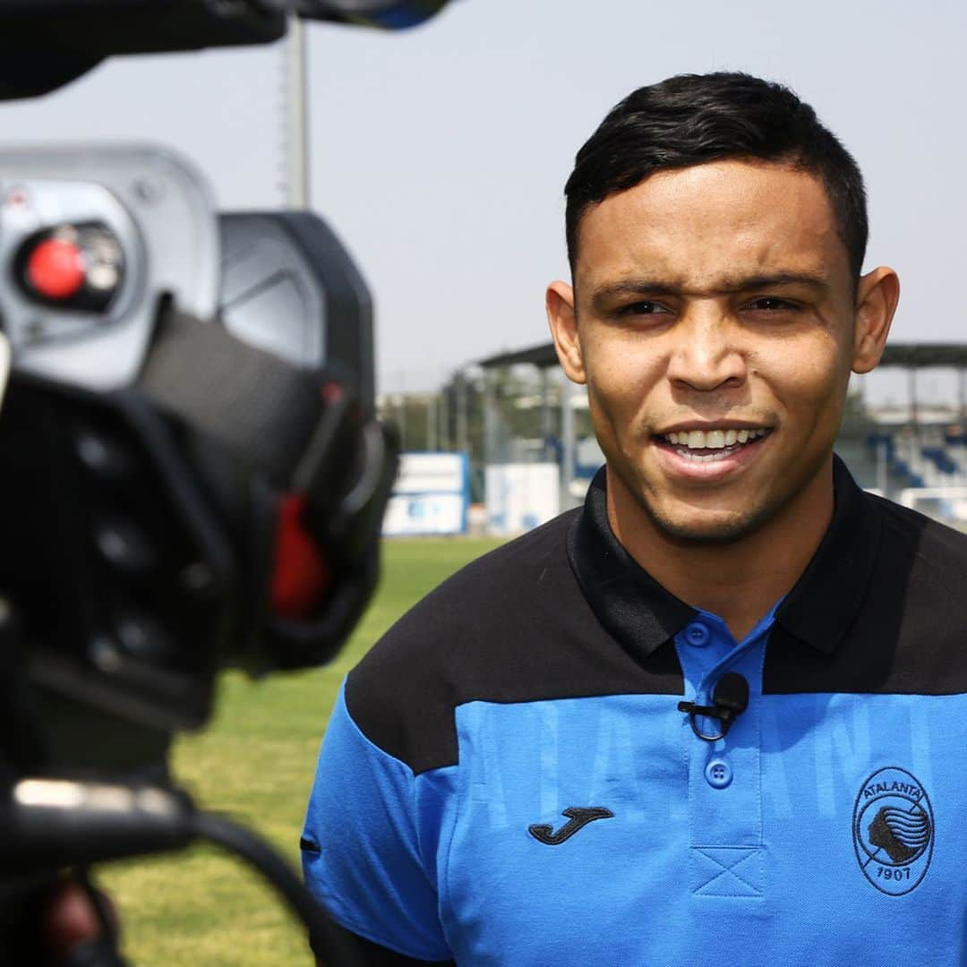 アタランタBCさんのインスタグラム写真 - (アタランタBCInstagram)「😍 Il primo giorno da atalantino di @luisfmuriel9! 🙌 Luis #Muriel’s first day as an #Atalanta player 🖤💙 - #WelcomeMuriel #Atalanta3uropa #GoAtalantaGo ⚫️🔵」6月22日 2時07分 - atalantabc