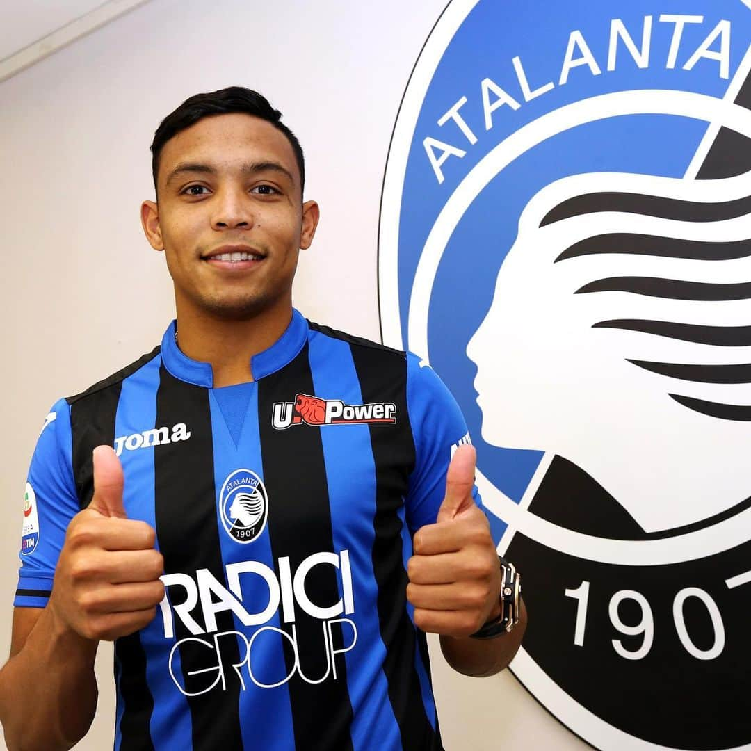 アタランタBCさんのインスタグラム写真 - (アタランタBCInstagram)「😍 Il primo giorno da atalantino di @luisfmuriel9! 🙌 Luis #Muriel’s first day as an #Atalanta player 🖤💙 - #WelcomeMuriel #Atalanta3uropa #GoAtalantaGo ⚫️🔵」6月22日 2時07分 - atalantabc