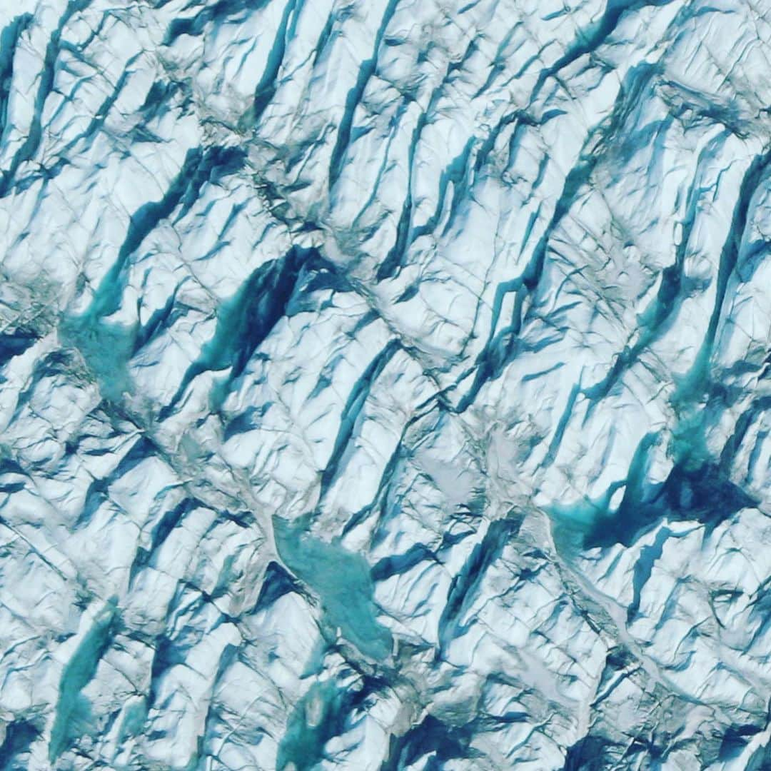 NASAさんのインスタグラム写真 - (NASAInstagram)「It’s easy to imagine Greenland as a land of perpetual ice, but scientists estimate that the Greenland Ice Sheet may be gone within a millennium if greenhouse gas emissions continue to increase and warm the atmosphere at their current rate. This would generate more sea level rise than previously thought. Learn more @nasaearth 📷: NASA/Jefferson Beck/George Potter  #earth #greenland #ice #nasa」6月22日 2時14分 - nasagoddard