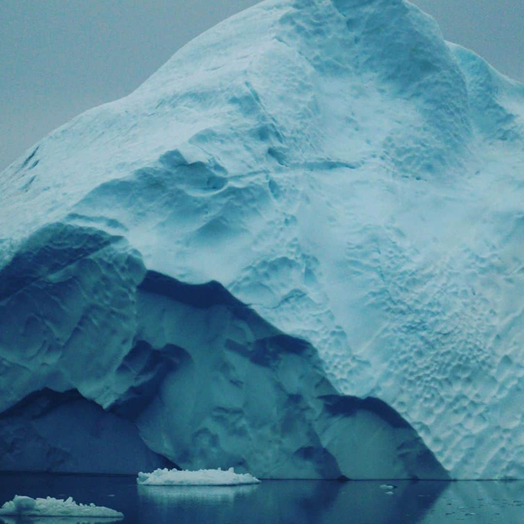 NASAさんのインスタグラム写真 - (NASAInstagram)「It’s easy to imagine Greenland as a land of perpetual ice, but scientists estimate that the Greenland Ice Sheet may be gone within a millennium if greenhouse gas emissions continue to increase and warm the atmosphere at their current rate. This would generate more sea level rise than previously thought. Learn more @nasaearth 📷: NASA/Jefferson Beck/George Potter  #earth #greenland #ice #nasa」6月22日 2時14分 - nasagoddard