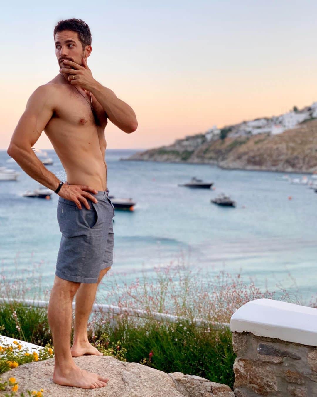 ブラント・ドーハティのインスタグラム：「I gotta say married life is treating us pretty well so far 😍 @kimhidalgo  @grecotelmykonosblu #grecotelmykonosblu」