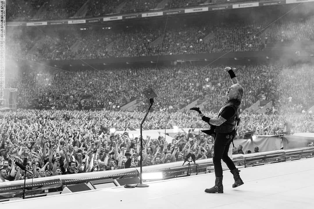 メタリカさんのインスタグラム写真 - (メタリカInstagram)「Photos from last night's show in London! 🏴󠁧󠁢󠁥󠁮󠁧󠁿 ・・・ 📸 by @brettmurrayphotography & @photosbyjeffyeager ・・・ #MetInLondon #WorldWired #Metallica」6月22日 2時32分 - metallica