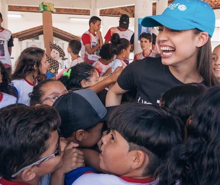 ソフィア・カーソンさんのインスタグラム写真 - (ソフィア・カーソンInstagram)「As our trip comes to an end, I leave my heart in Brazil. Every child in every corner of the world has the right to a life & a future. And it is our duty as citizens of the world to fight to protect it- with everything that we have. Thank you @unicefusa & @unicefbrasil. Eu te amo infinito. Forever grateful. “somos os herdeiros do futuro” / “we are the heirs of the future”💙」6月22日 2時38分 - sofiacarson