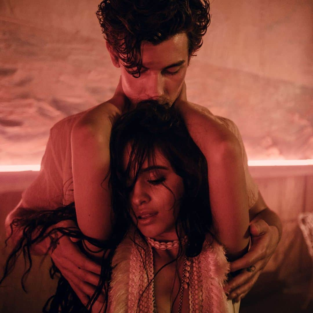 ショーン・メンデスさんのインスタグラム写真 - (ショーン・メンデスInstagram)「Señorita...@camila_cabello 🖤🌹」6月22日 2時39分 - shawnmendes