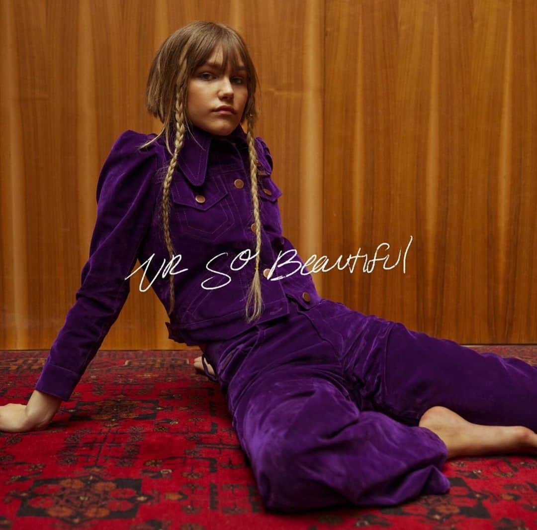 グレース・ヴァンダーウォールさんのインスタグラム写真 - (グレース・ヴァンダーウォールInstagram)「my new song UR SO BEAUTIFUL officially comes out in 1 WEEK..... pre save it now right now ! 6/28 link up there asdfjk;」6月22日 2時50分 - gracevanderwaal