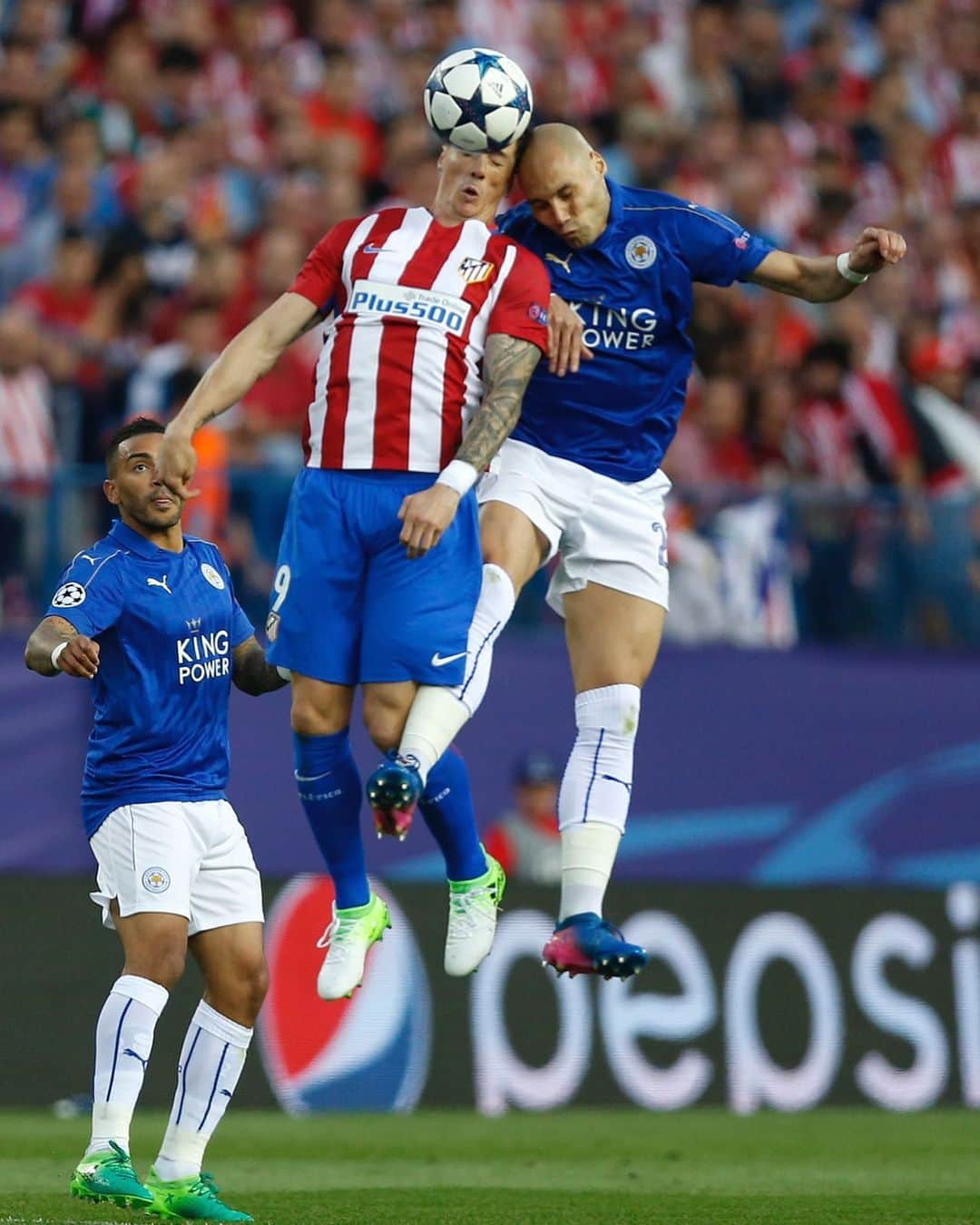 ヨアン・ベナルアンのインスタグラム：「Have a good rest CHAMP 👊🏼 @fernandotorres #yb29pablopicasso #hitmanbenalouane #benalouaneborsa #leicester #leicestercity #atleticomadrid #bergamo #bergamocity #championsleague #retirement #football #campione #spanish #spagna 🇪🇸 🦅」