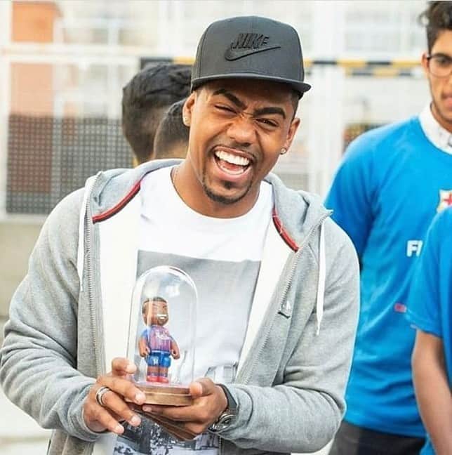 マウコム・フィリペ・シウヴァ・デ・オリヴェイラのインスタグラム：「Quem me vê , me vê sorrindo & vai ser sempre assim😄🤣😂🥰」