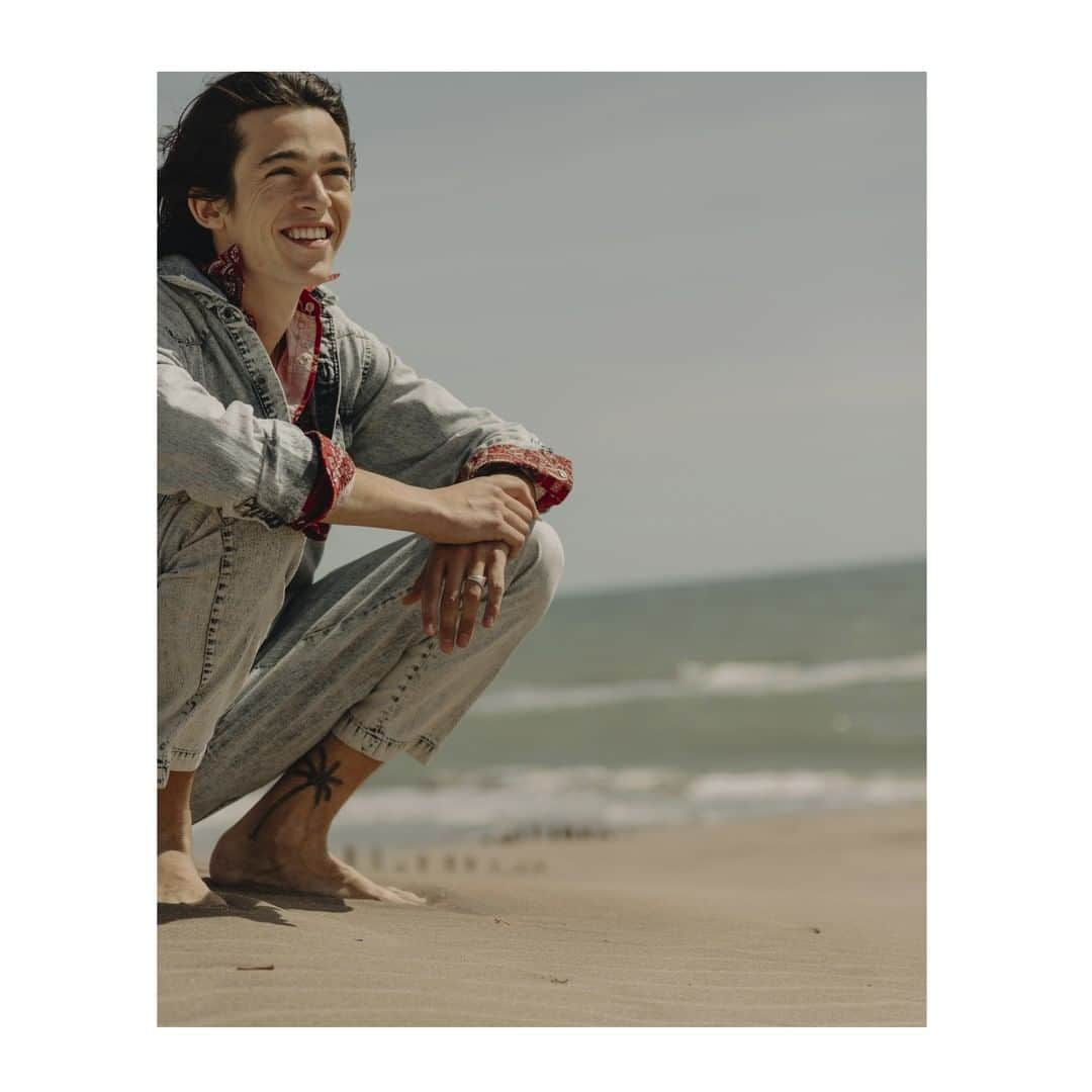 イザベルマランさんのインスタグラム写真 - (イザベルマランInstagram)「The beach is empty, that’s why they came.  #IsabelMarantHomme  Photographed by @charlotte_lapalus」6月22日 3時01分 - isabelmarant