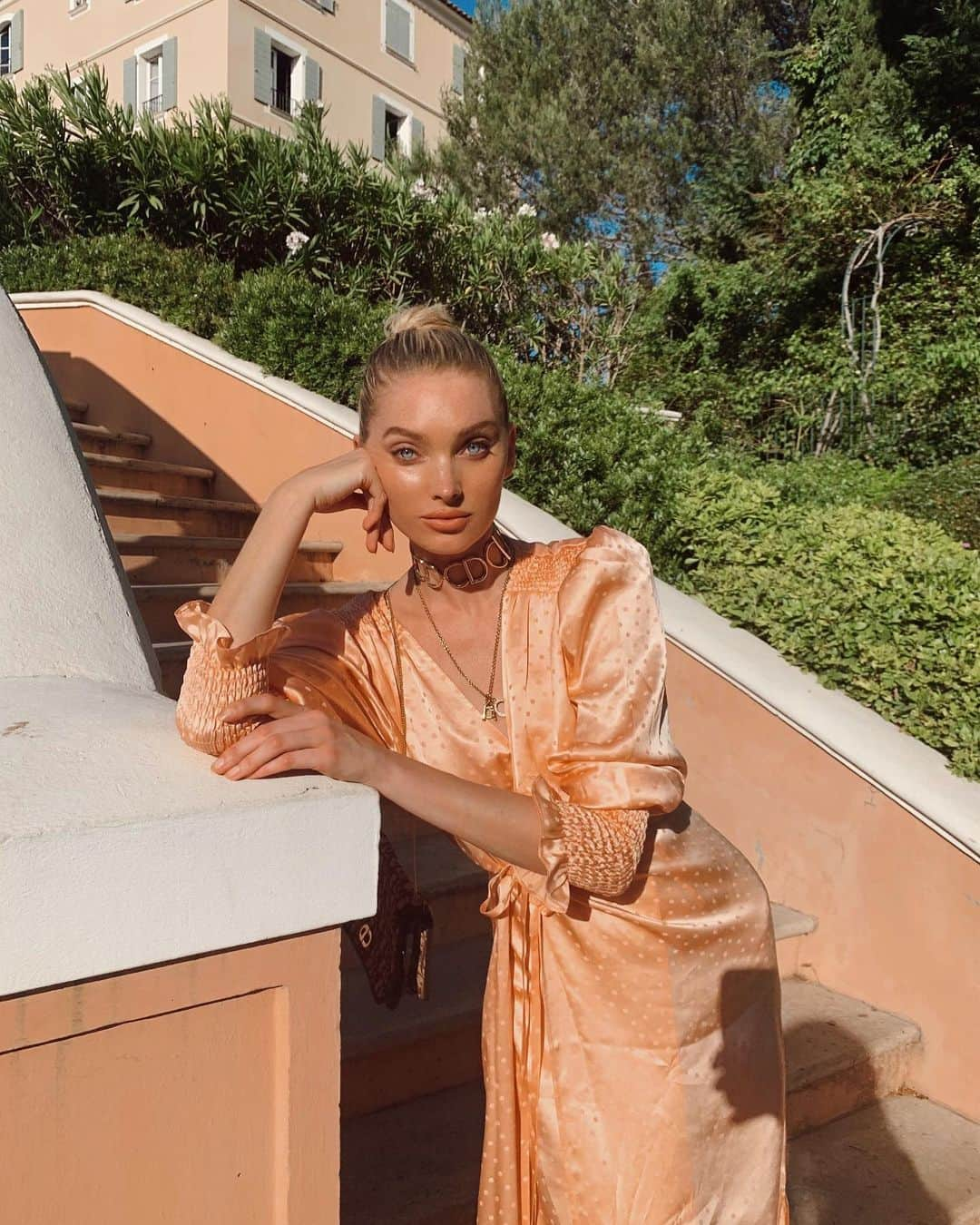 エルザ・ホスクさんのインスタグラム写真 - (エルザ・ホスクInstagram)「Blending in ☀️」6月18日 6時02分 - hoskelsa