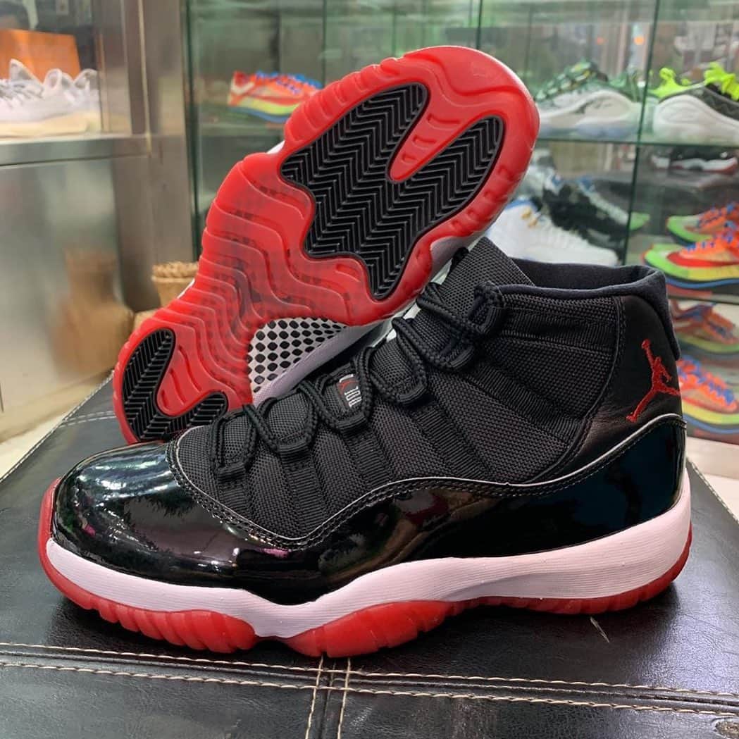 Sneaker News x Jordans Dailyさんのインスタグラム写真 - (Sneaker News x Jordans DailyInstagram)「Detailed look at 2019’s Air Jordan 11 “Bred” 😤 How many pairs are you all copping? Link in bio for more details #jordansdaily」6月18日 6時29分 - jordansdaily