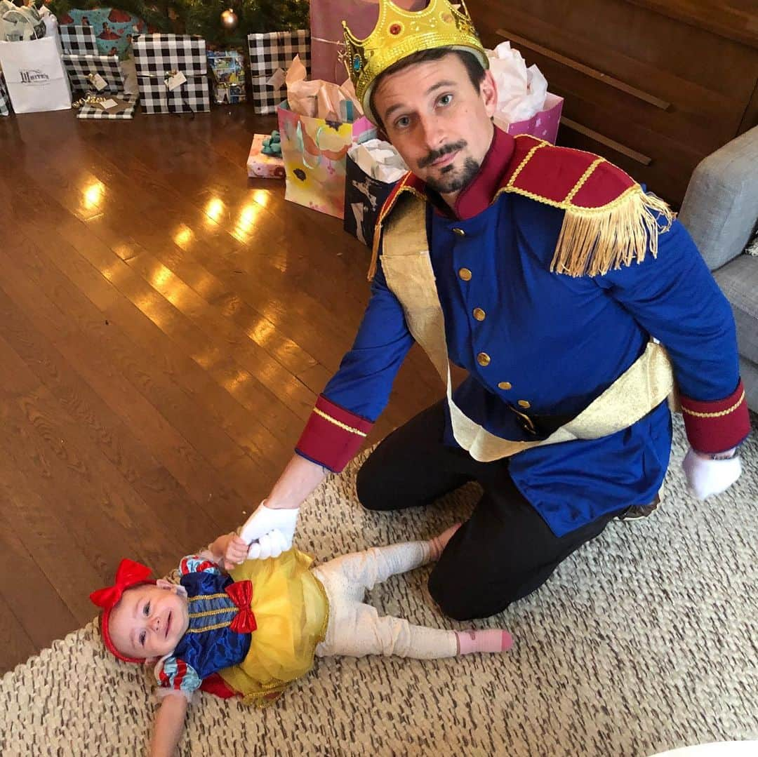 カーリー・ワデルさんのインスタグラム写真 - (カーリー・ワデルInstagram)「Happy belated Fathers Day 😬 BUT ALSO HAPPY ANNIVERSARY to the Prince Charming who keeps my life never boring, full of adventure, and makes me constantly pregnant 😂 love you and all of your wonder and all of your beautiful crazyness 🤪 you da best! 😘」6月18日 6時46分 - carlywad