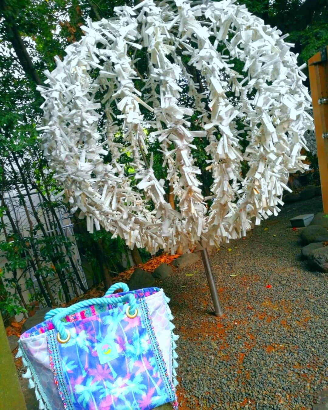 Moco Lima Hawaiiさんのインスタグラム写真 - (Moco Lima HawaiiInstagram)「A・JI・SA・I  日本の紫陽花キレイだったな。  #hydrangea#purple#blue#beautiful#flowers#june#summer#love#hawaii#mocolima#tokyo#japan#handmade#bag#乃木神社#お宮参り#七五三#成人式#いつもここ#ただいま#あじさい#花#東京#日本#モコリマハワイ#ハワイ好きな人と繋がりたい ♡Mocolima Showroom 13:00-18:00 Open today♡」6月18日 6時47分 - mocolimahawaii