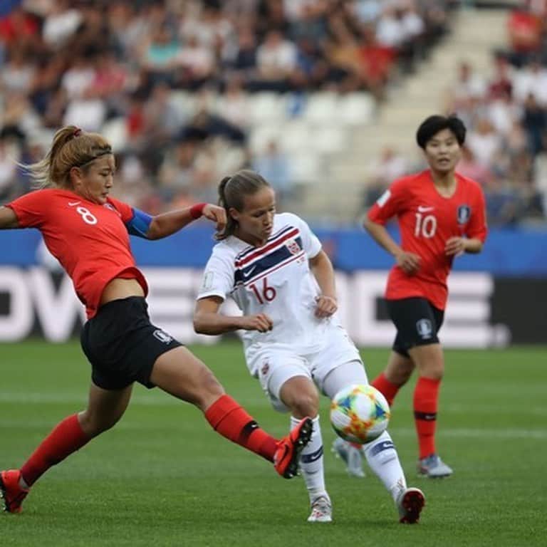 石原孝尚さんのインスタグラム写真 - (石原孝尚Instagram)「FIFA Women’s World Cup France 2019🇫🇷 Norway 2-1 Korea Republic  J Sportsで解説させてもらいました。  立ち上がりから韓国が素晴らしいパフォーマンスで前線からのプレスでNorwayの攻撃の自由を奪いゴールに迫っていたんですが、前半、後半ともに早い時間帯のPKから2失点。 それでも、90分通しての韓国の戦いぶりに感動しました。 今でも、INACで一緒だったソヨンのプレーを見るのが大好き🇰🇷 またいつか一緒のチームで⚽️ 韓国の23番、Kang Chaerim選手も若くてすごく良い選手。  来年の東京オリンピック、日本で韓国代表のプレーも見たい⚽️🇯🇵🏆 Good game Soyun,  #fifawomensworldcup  #womensworldcup  #jisoyun  #なでしこリーグ  #inac」6月18日 7時09分 - taka_ishihara