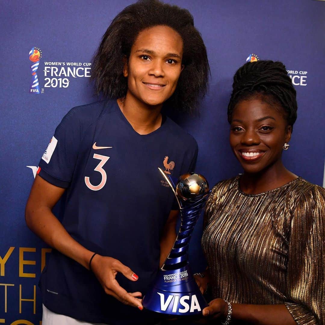 FIFAワールドカップさんのインスタグラム写真 - (FIFAワールドカップInstagram)「Félicitations à 🇫🇷 @wendie_renard! The #PlayeroftheMatch presented by Visa for #NGAFRA! . *The trophy was presented by Seun Adigun, a Team Visa Athlete who lead the first ever Nigerian bobsled team #FIFAWWC」6月18日 7時08分 - fifaworldcup