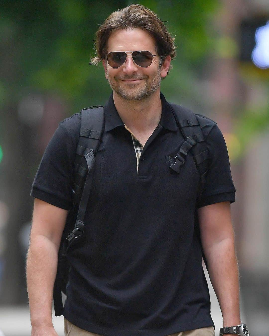 Just Jaredさんのインスタグラム写真 - (Just JaredInstagram)「Newly single Bradley Cooper flashes a smile during his afternoon outing! #BradleyCooper Photo: Splash」6月18日 7時11分 - justjared