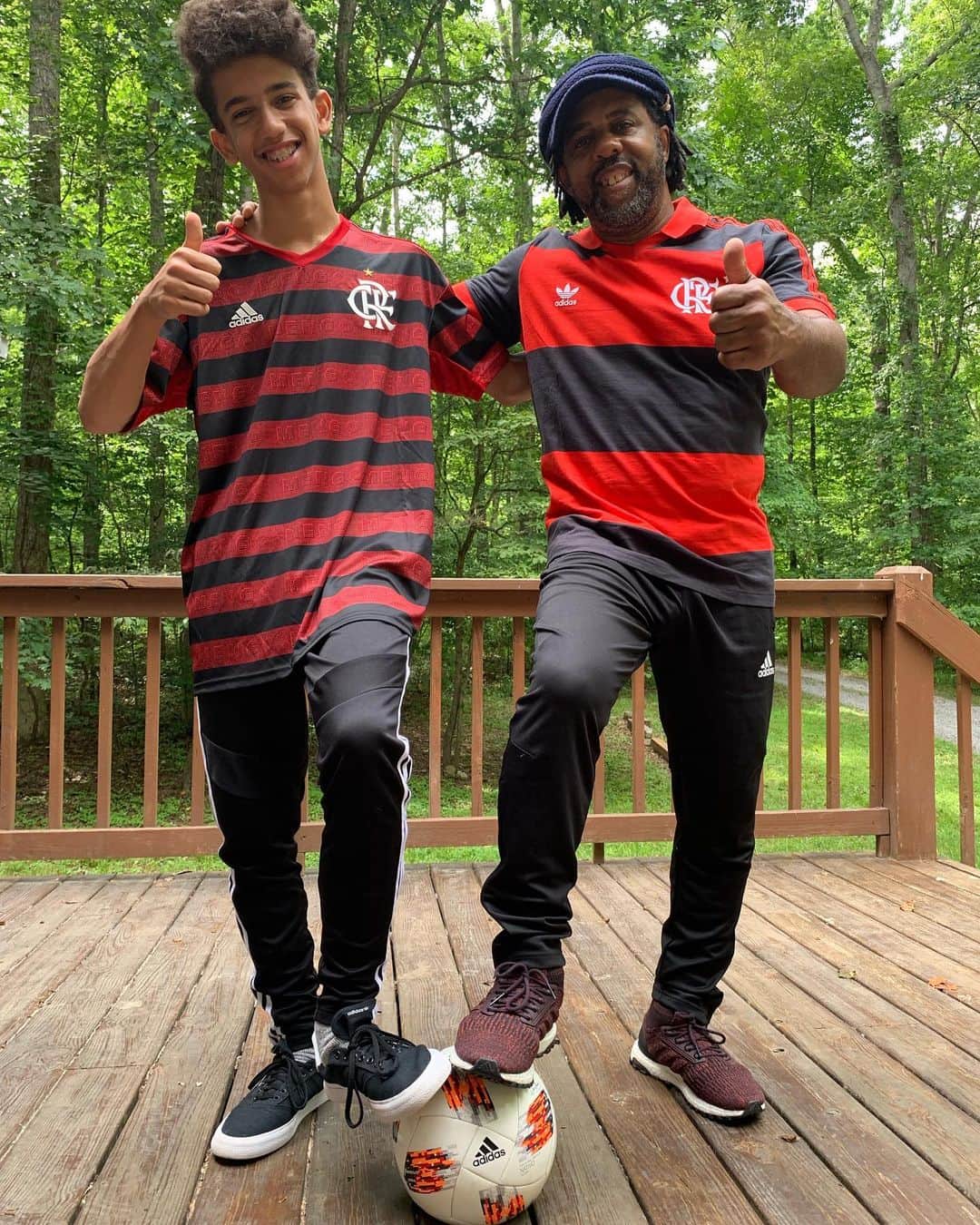 ヴィクター・ウッテンのインスタグラム：「Father and Son #Adidas #flamengo」