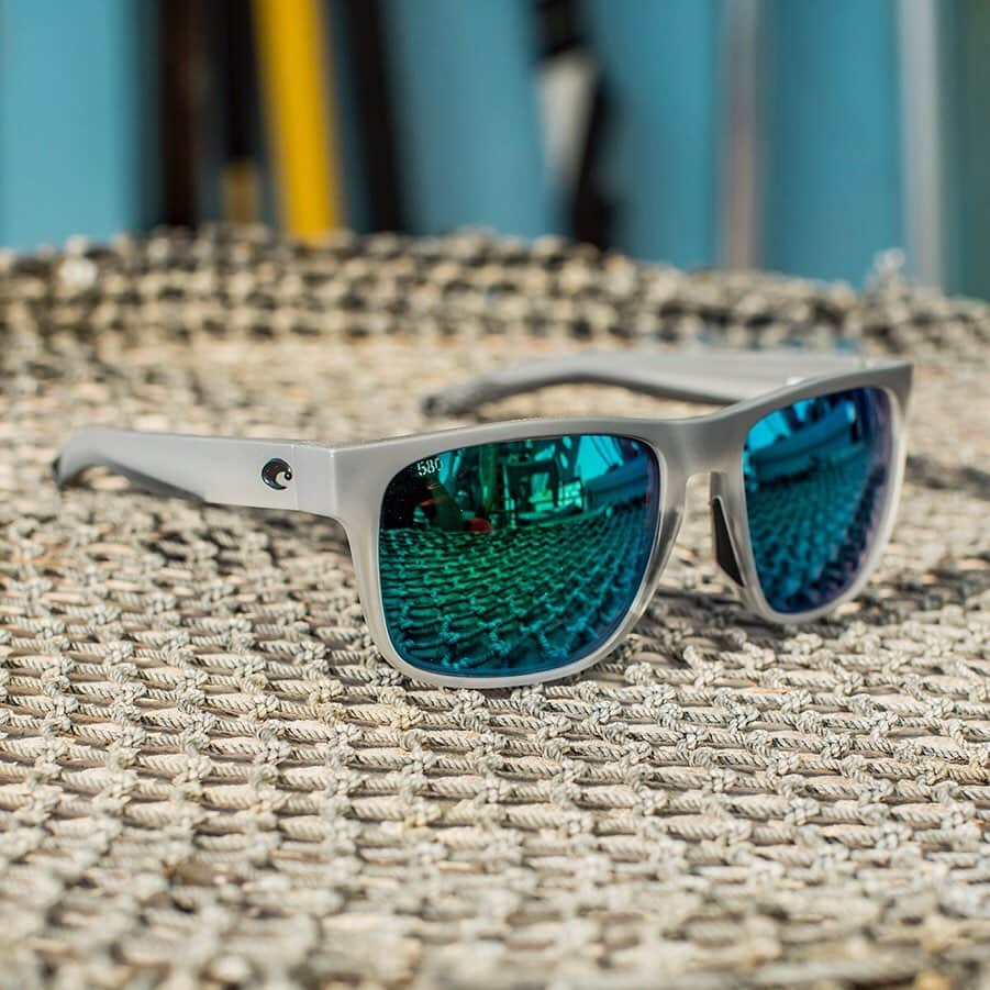 Costa Sunglassesさんのインスタグラム写真 - (Costa SunglassesInstagram)「Inspired by the sharks they protect... We've partnered with @OCEARCH on new frames and colors inspired by the sharks that help keep our ocean’s ecosystems balanced. Learn more at the link in our bio. #SeeWhatsOutThere #DontFearTheFin」6月18日 7時14分 - costasunglasses