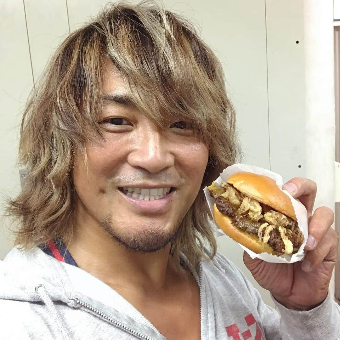 棚橋弘至さんのインスタグラム写真 - (棚橋弘至Instagram)「#shakeshack 🍔 ※前投稿のラスト１枚が白くなってたので💦」6月17日 22時28分 - hiroshi_tanahashi