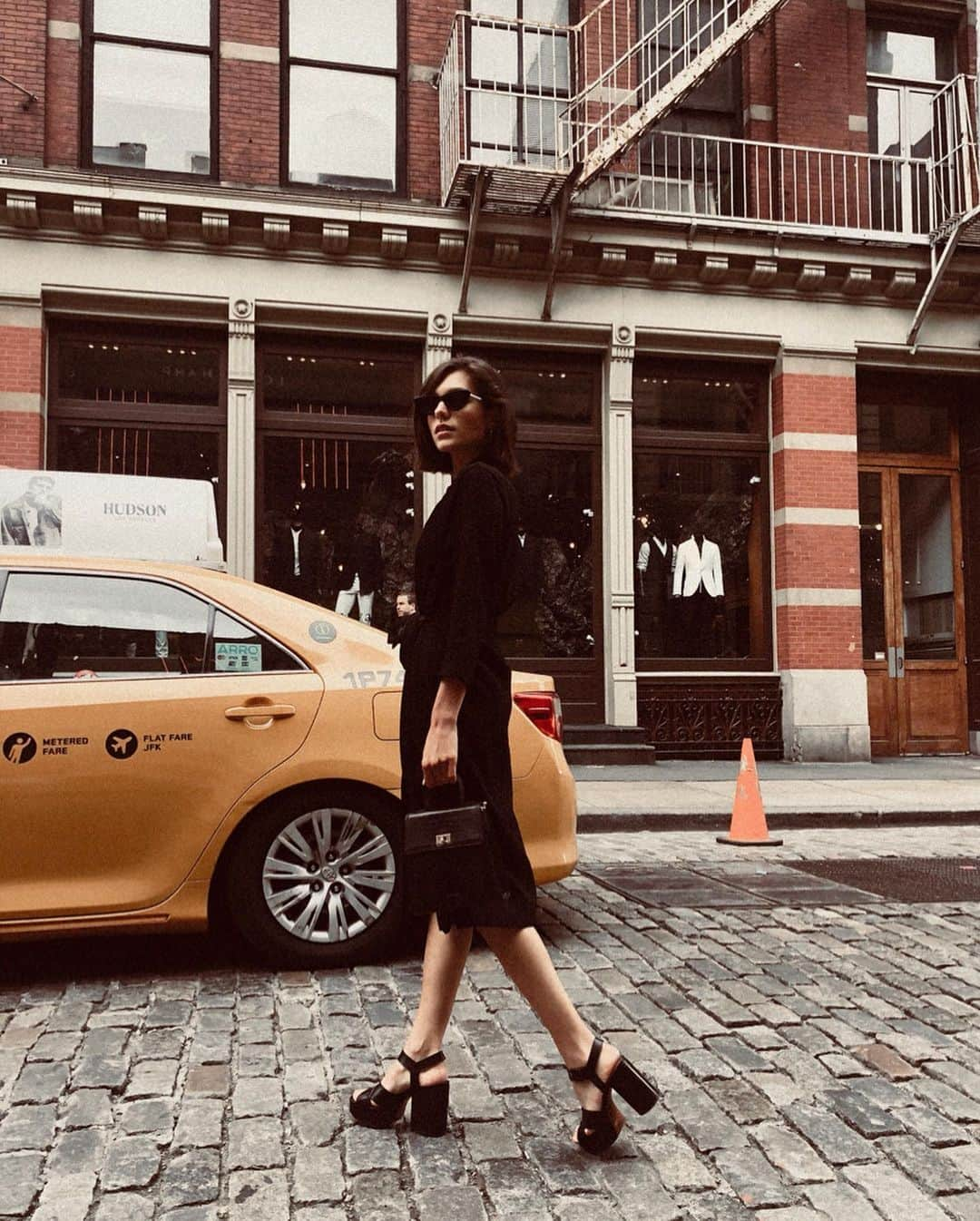 アリッサ・リンチさんのインスタグラム写真 - (アリッサ・リンチInstagram)「🚕 few days in my favorite city - (ok ready for coffeee)」6月17日 22時30分 - alyssalynch