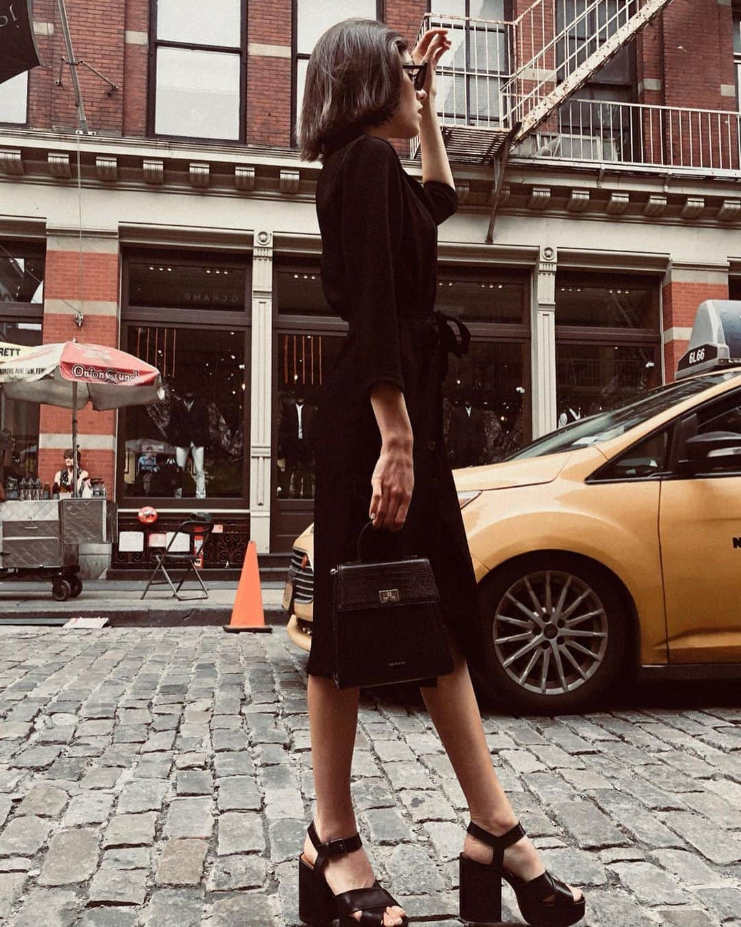 アリッサ・リンチさんのインスタグラム写真 - (アリッサ・リンチInstagram)「🚕 few days in my favorite city - (ok ready for coffeee)」6月17日 22時30分 - alyssalynch