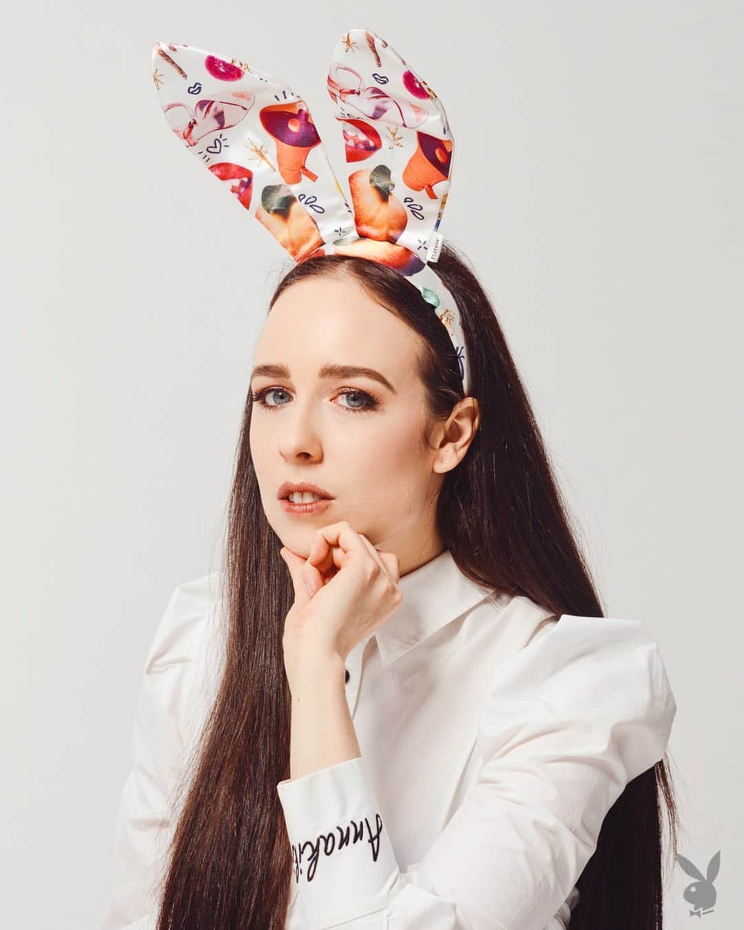 アリー・エックスのインスタグラム：「Happy pride month X’s. I’m partnering with @playboy and @trevorproject to outlaw conversion therapy everywhere in America. No matter who you love or how you identify, you should feel safe and proud of who you are. Grab a pair of custom artist-designed ears and other #prideisgood gear at playboyshop.com and net proceeds will benefit @trevorproject. Photography By: @ryanpfluger. Design By: @winstonelliott ❤️」