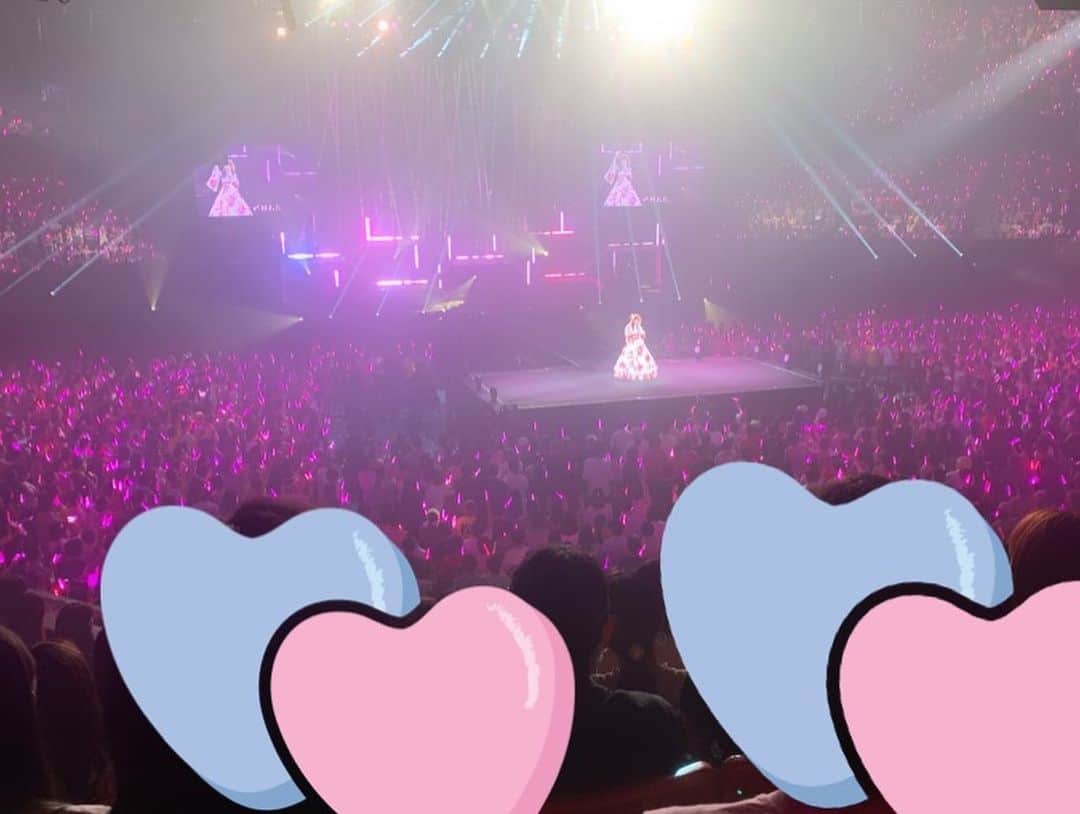 長谷川萌美さんのインスタグラム写真 - (長谷川萌美Instagram)「. . 宮崎由加ちゃん @yuka_miyazaki.official おつかれさま！！ 卒業 おめでとう☺️💗💐✨ . . ブログを書いたので、ぜひプロフィールのURLから飛んで読んでね👆🌈✨ . .  #宮崎由加 #由加 #ゆかにゃ #juicejuice #卒業 #コンサート #ライブ #ツアーファイナル #武道館 🎤」6月17日 22時51分 - moemi_hasegawa