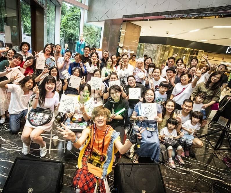 安達勇人さんのインスタグラム写真 - (安達勇人Instagram)「謝謝上海！！ #安達勇人 #adachihouse #海外ツアー #上海高島屋」6月17日 22時51分 - yuto_adachi_official