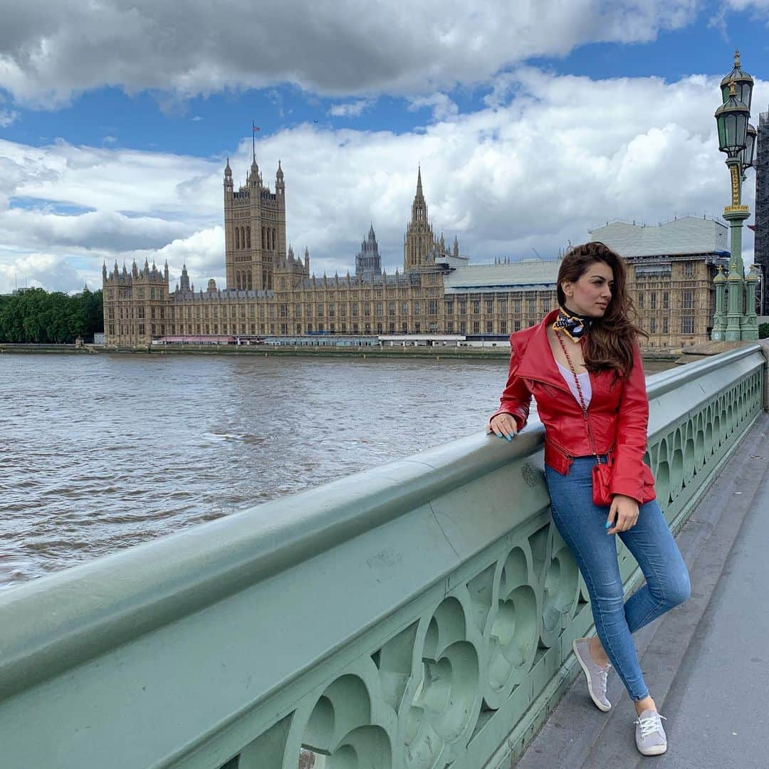 ハンシカ・モトワニさんのインスタグラム写真 - (ハンシカ・モトワニInstagram)「Live, love, and London 🇬🇧」6月17日 22時47分 - ihansika