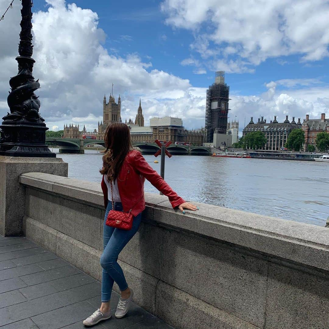 ハンシカ・モトワニさんのインスタグラム写真 - (ハンシカ・モトワニInstagram)「Live, love, and London 🇬🇧」6月17日 22時47分 - ihansika