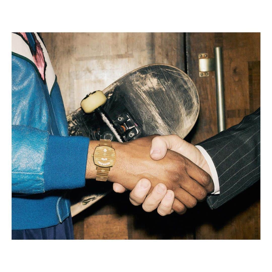 グッチさんのインスタグラム写真 - (グッチInstagram)「A handshake is the protagonist of the new #GucciTimepieces campaign conceived by @alessandro_michele. Discover more through link in bio. #AlessandroMichele #GucciGrip」6月17日 22時54分 - gucci