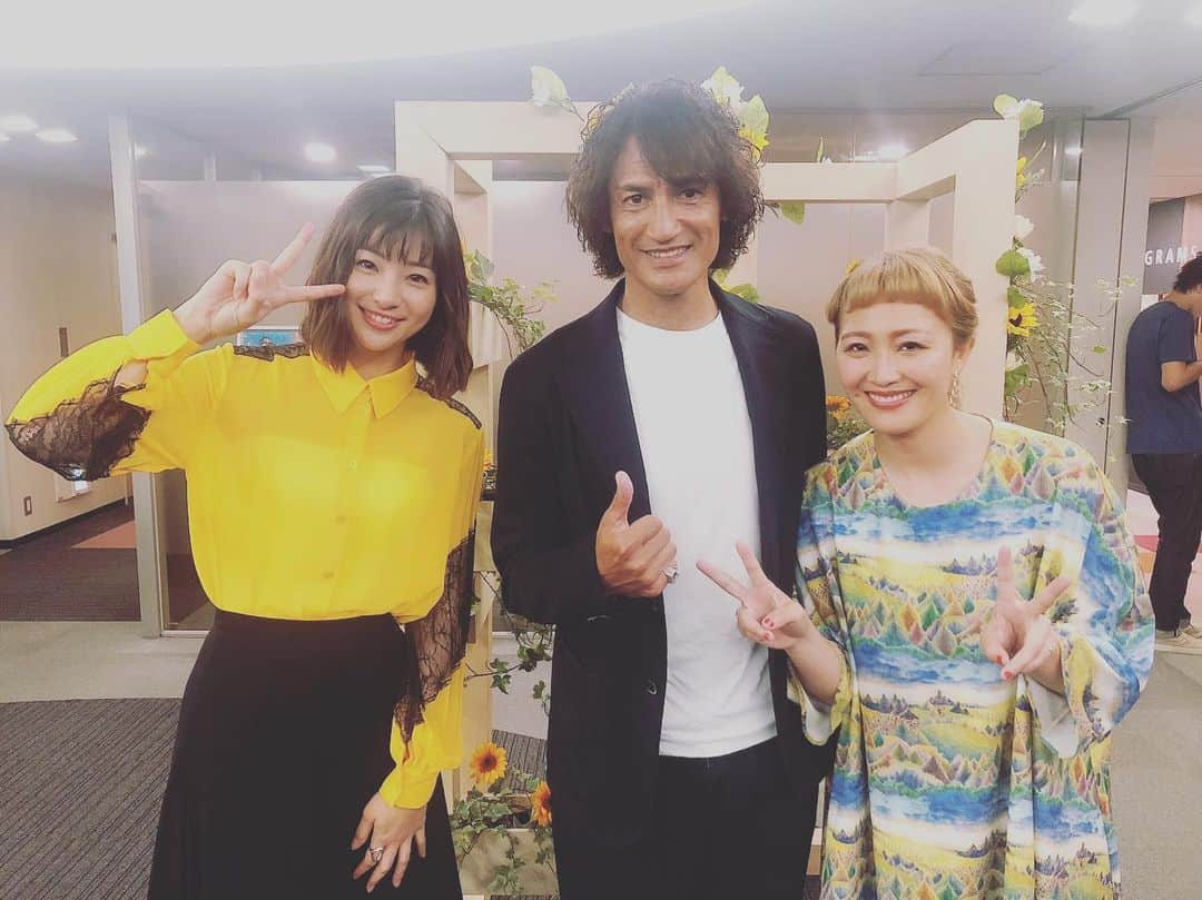 丸山桂里奈さんのインスタグラム写真 - (丸山桂里奈Instagram)「今日は師匠とお仕事ぉー⭐️ そして、ホリプロ祭りで師匠、あだっちーそして写真間に合わずでしたが井上尚弥さんがいましたよ🙆‍♀️👏 こうして同じ事務所のみなさんがいると、心強いことしかないので常にみんなと近くにいたいです😊👏⭐️本日はとにもかくにもありがとうございました👏  #ホリプロ #師匠 #難波のイタリアーノ #本並健治さん #顔の彫り方が深すぎる #絶対日本人じゃない #人生の恩師 #足立梨花さん #あだっちー #Jリーグ名誉会長 #可愛い #天使 #めちゃくちゃいい人 #いつも優しくしてくれる #こんな彼女ほしい #井上尚弥さん #強すぎる #モンスターらしい #試合見に行きたい #ホリプロ愛が止まらない #いい意味で #インスタバエ」6月17日 22時55分 - karinamaruyama