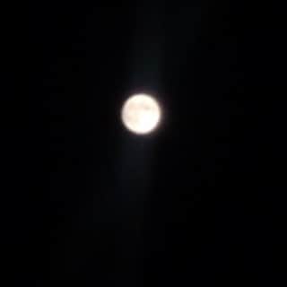 秋本祐希さんのインスタグラム写真 - (秋本祐希Instagram)「美しいお月様 月光浴たっぷりしました 良き方向へ導いてくれてるはず☺︎ いつも 見守ってくれてありがとう おやすみっ💤☺︎ #moon #fullmoon #strawberrymoon #満月」6月17日 22時56分 - ayuuki0908
