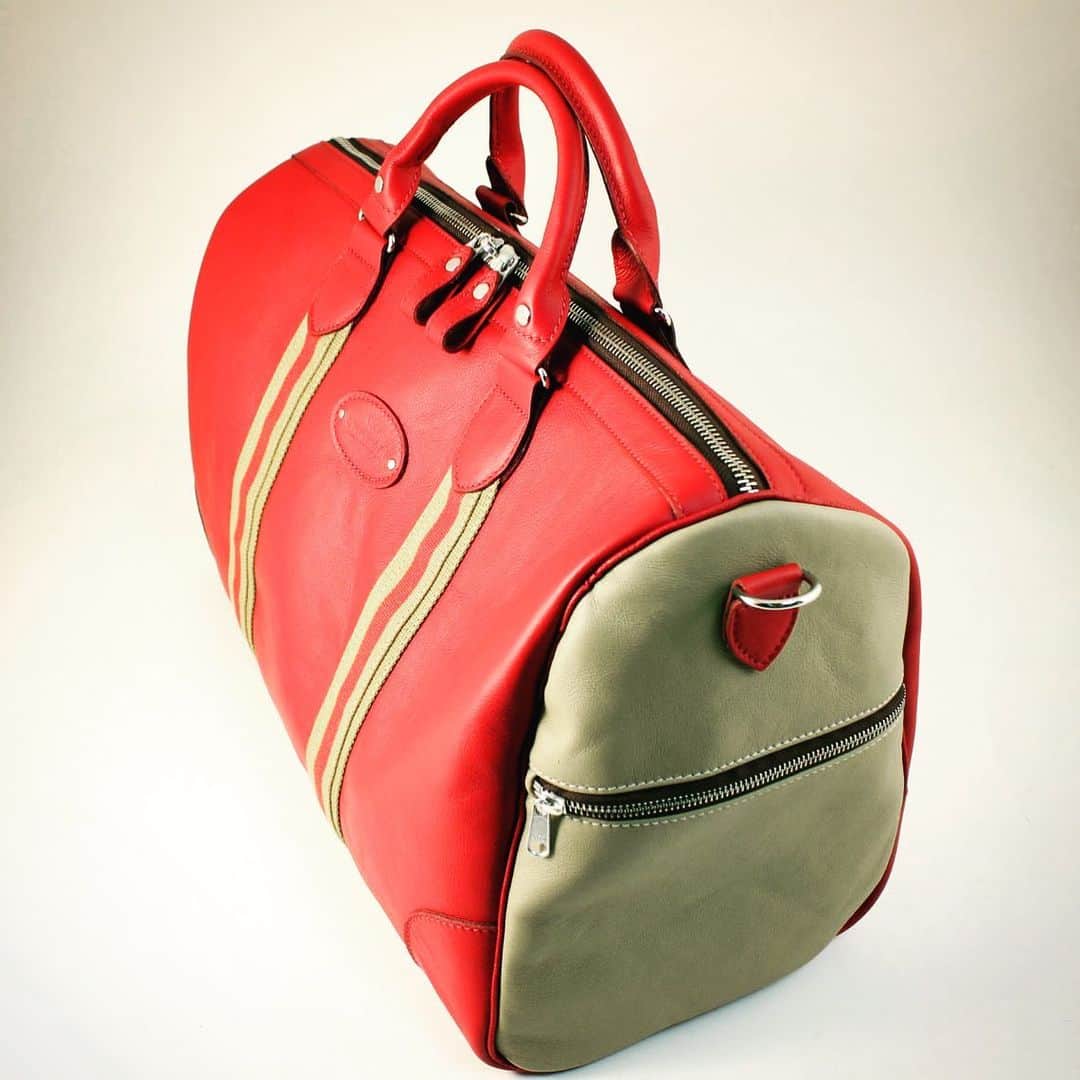 ジョンチャップマンのインスタグラム：「#bespoke #leather #classiccar #holdall #madeinengland #handcrafted #bags #bag #luggage #menswear #menstyle #mensstyle #mensfashion」