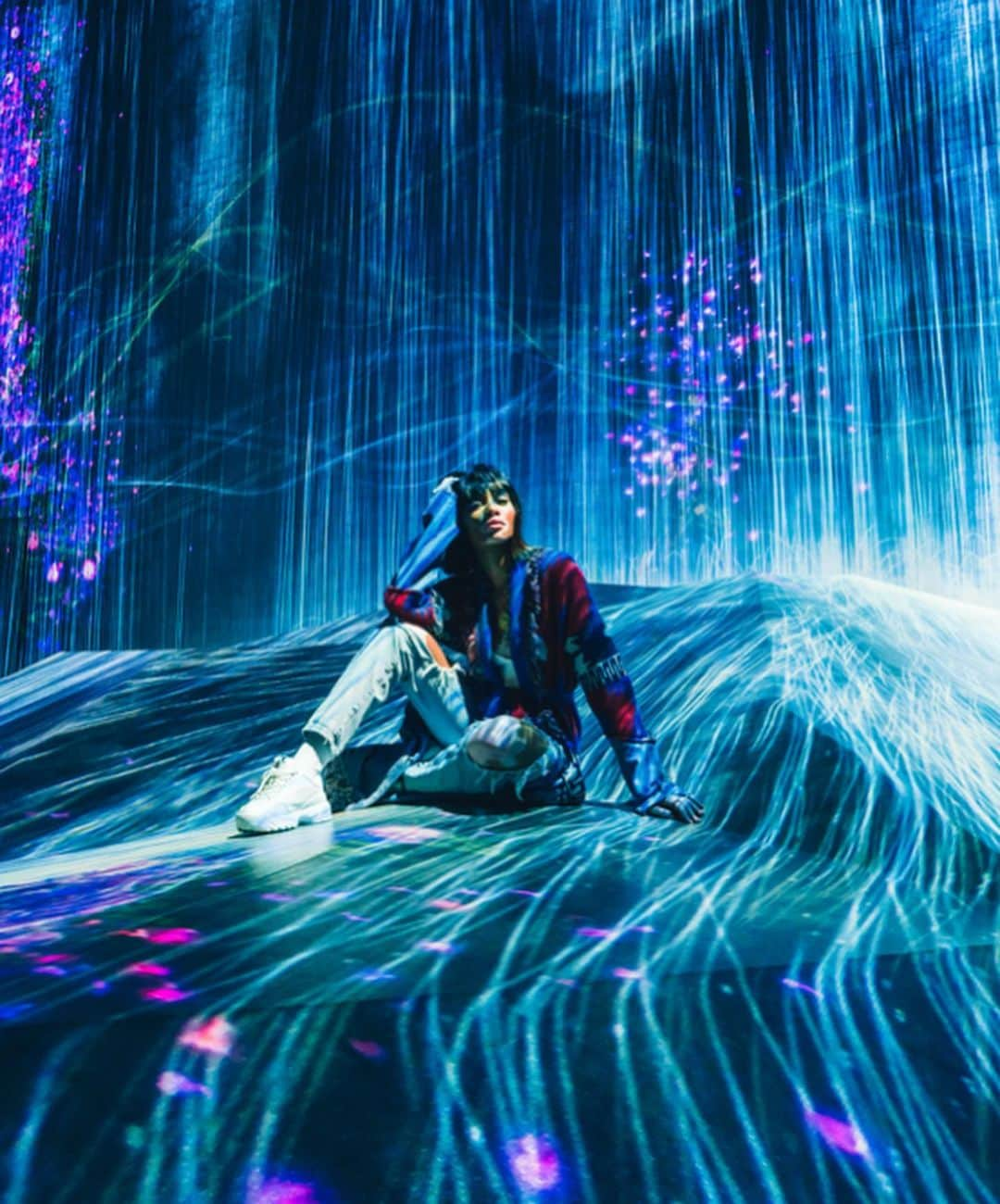 ウィニー・ハーロウさんのインスタグラム写真 - (ウィニー・ハーロウInstagram)「Act in the now, live for tomorrow 💘🧧🎊🔮🕯💎 @hirozzzz  #teamlab #teamlabborderless @teamlab_borderless」6月17日 22時57分 - winnieharlow