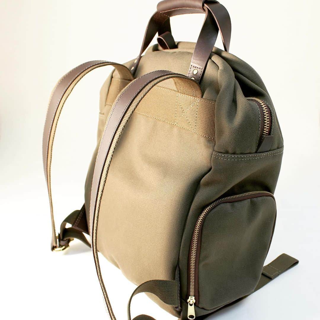 ジョンチャップマンのインスタグラム：「#bespoke #canvas #camera #rucksack with zipdown side pockets and inserts #madeinengland #handcrafted #bags #luggage #bag #menswear #menstyle #mensstyle #mensfashion #backpack」