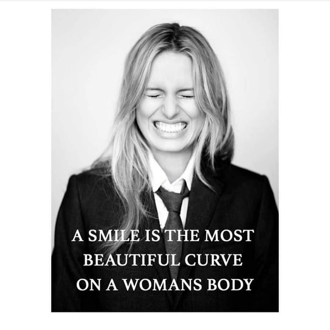 massaferaさんのインスタグラム写真 - (massaferaInstagram)「🥰 “Um sorriso é a curva mais bonita do corpo de uma mulher “ Boa  semana !!!!」6月17日 23時32分 - massafera